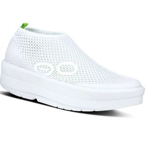 BRAND NEW - Oofos Women’s Oomega Chukka Shoe - White (Size 7.5)